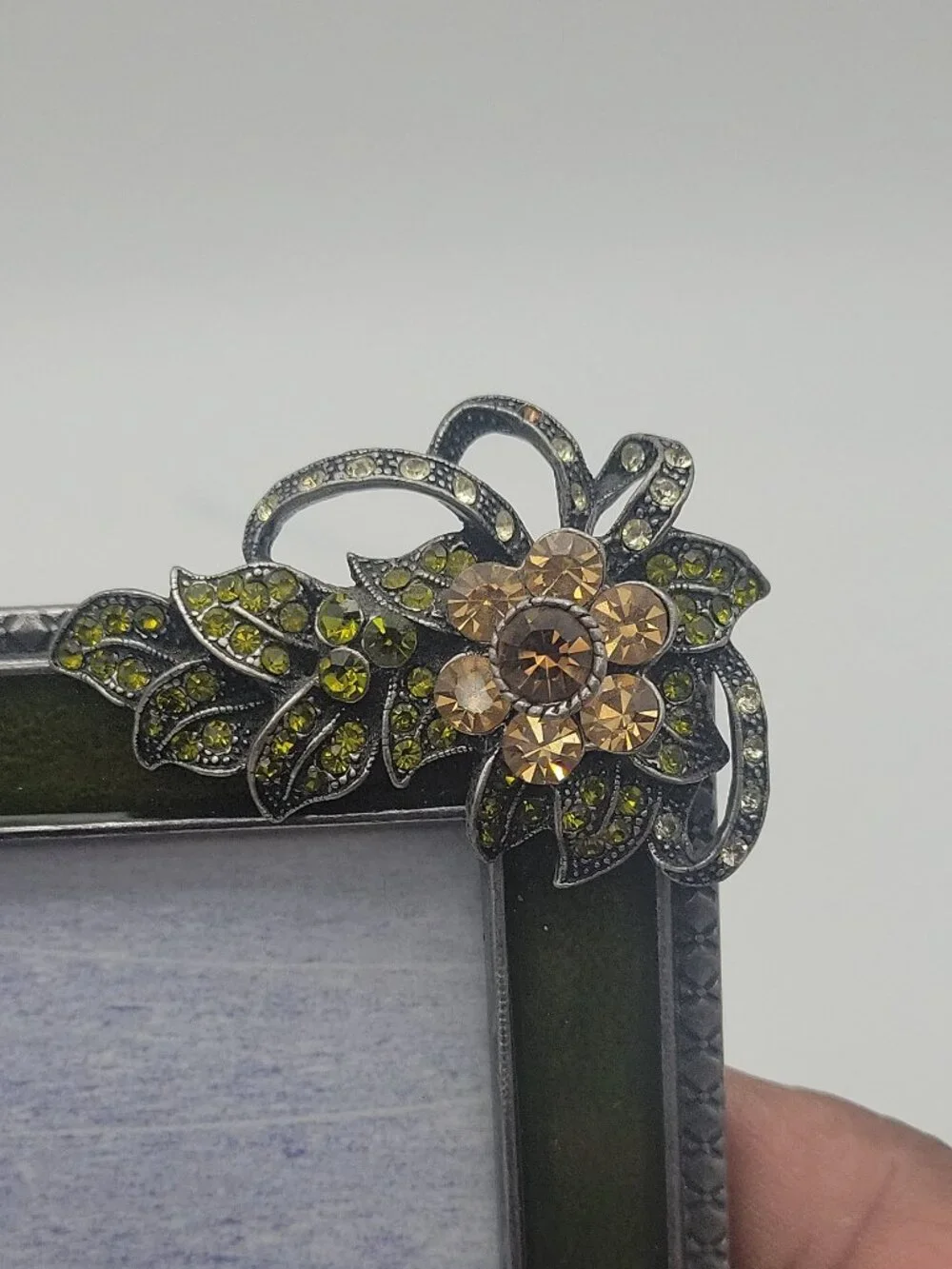 AXco 4x6 Green/Silver Metal Floral Ornate Photo Frame Freestanding